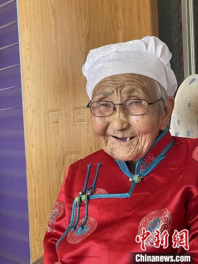 薩仁托婭拍攝的“草原母親”?！∷_仁托婭供圖