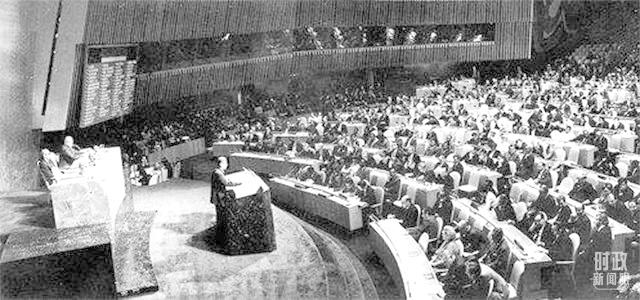 △1971年10月25日，第26屆聯(lián)合國(guó)大會(huì)現(xiàn)場(chǎng)。(資料圖)