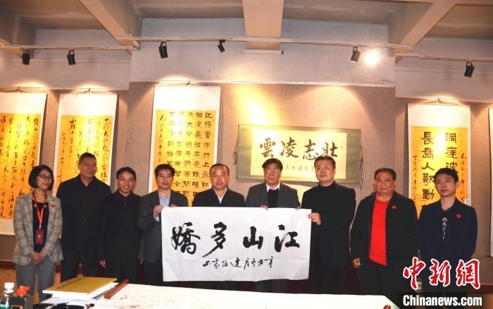 圖為百名將軍書畫展活動現場?！☆佇玛?攝 攝