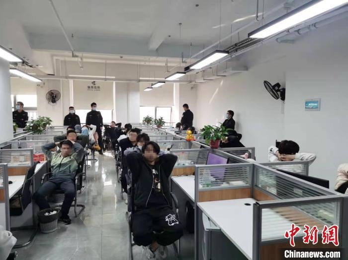 抓捕現(xiàn)場。　長沙市公安局供圖