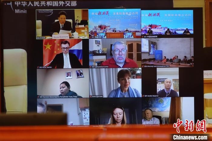 “幸福新西藏、發(fā)展新畫卷”云訪問活動在拉薩、北京、莫斯科等地同時舉行。　冉文娟 攝