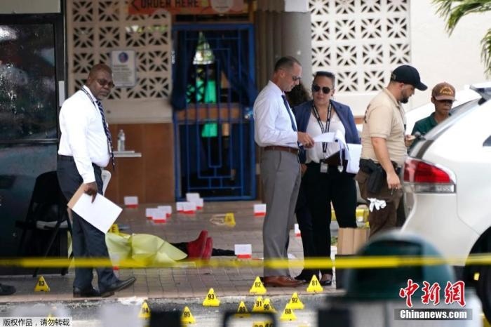 當?shù)貢r間5月30日凌晨，位于美國佛羅里達州東南部的邁阿密戴德縣發(fā)生大規(guī)模槍擊事件，造成2人死亡、20多人受傷。圖為槍擊案現(xiàn)場。