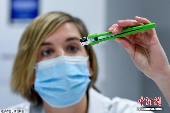 資料圖：比利時(shí)醫(yī)護(hù)人員正在準(zhǔn)備新冠疫苗接種工作。