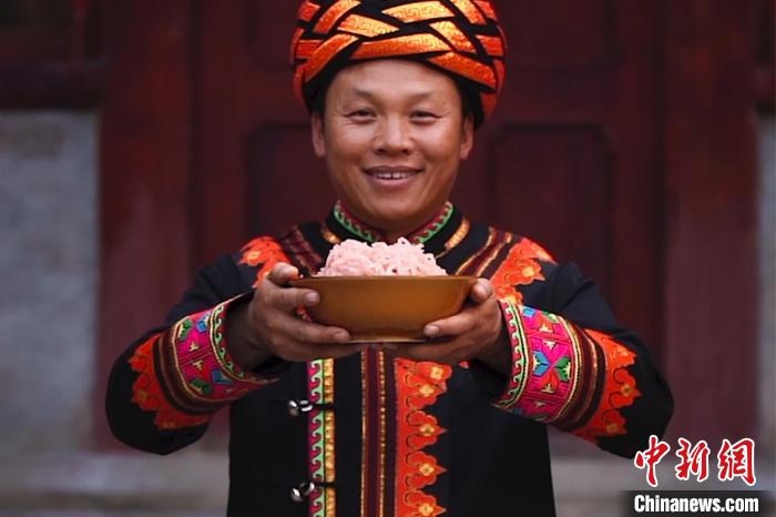 圖為“暢饗云宴”巧手年菜系列短視頻截圖?！『h(yuǎn)航 攝