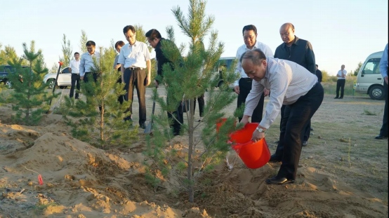 1599443506620600.png 國(guó)家發(fā)改委副主任兼國(guó)家統(tǒng)計(jì)局局長(zhǎng)寧吉喆在庫(kù)布其考察調(diào)研420.png