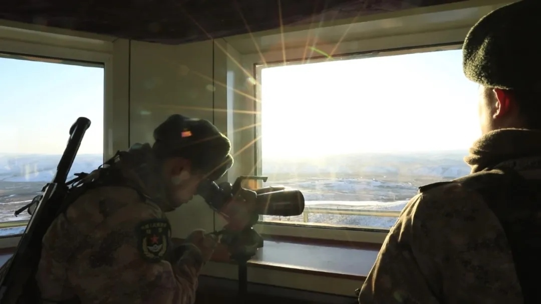 1613836567934364.jpg 三角山哨所官兵在站崗放哨.webp.jpg