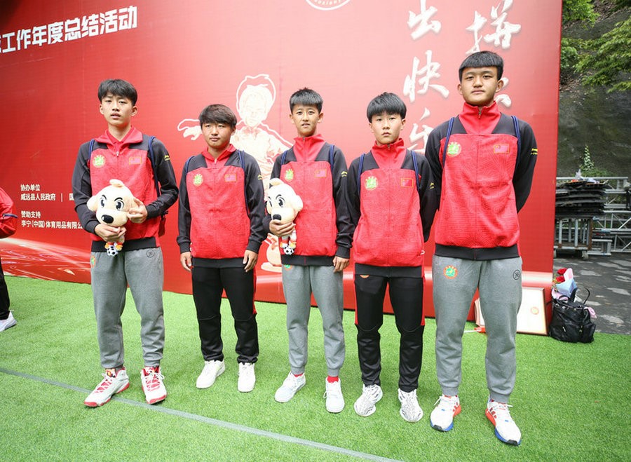 1620382004529149.jpg 3.內(nèi)蒙古入選校園足球國家隊部分隊員合影.jpg