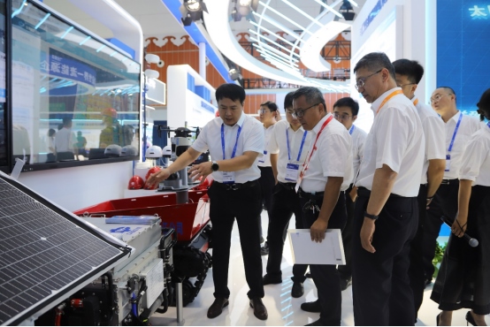 組圖｜聚焦“雙新”大會(huì) 大咖云集“展”風(fēng)采325.png