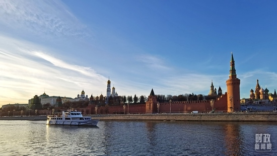 △坐落在莫斯科河畔的克里姆林宮。（總臺央視記者郭鴻拍攝）