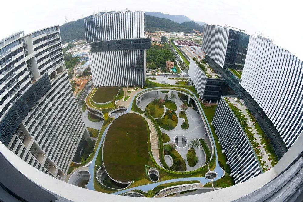 △位于深圳的光明科學(xué)城啟動(dòng)區(qū)。預(yù)計(jì)今年啟動(dòng)區(qū)的合成生物大科學(xué)裝置將部分投入使用。