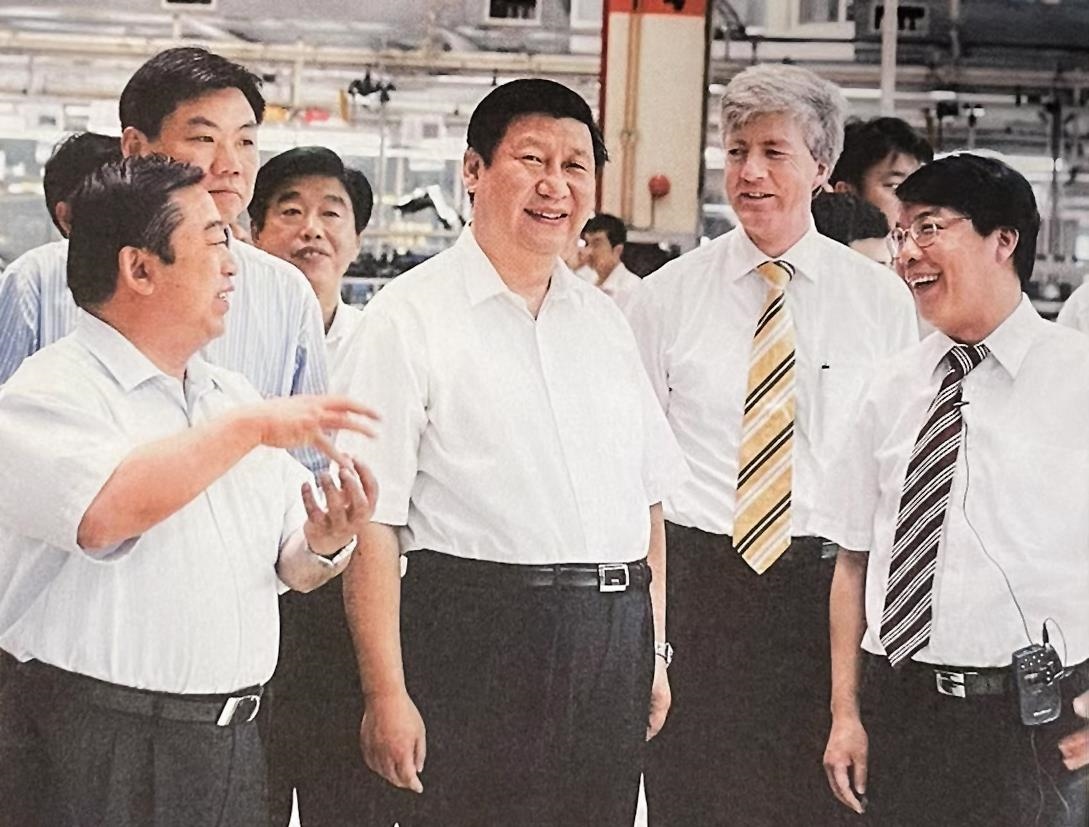 2007年7月，習(xí)近平調(diào)研上海大眾汽車有限公司。