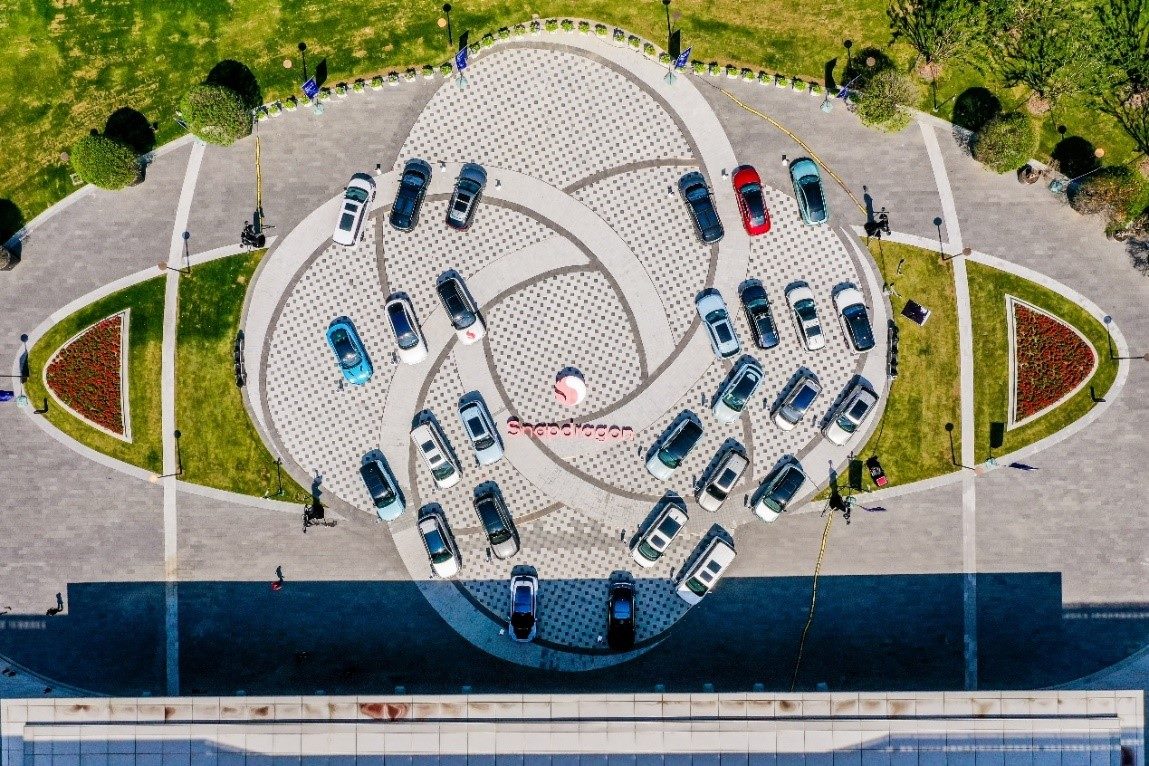 峰會戶外整車展示區(qū)俯瞰圖。（受訪者供圖）