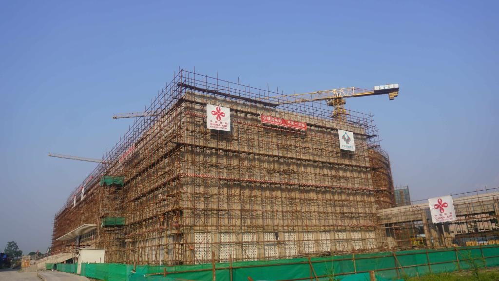 這是2023年5月23日在剛果（金）首都金沙薩拍攝的由中國援建的中部非洲文化藝術(shù)中心項(xiàng)目施工現(xiàn)場。