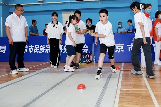 冰蹴球比賽場景。賽事主辦方供圖