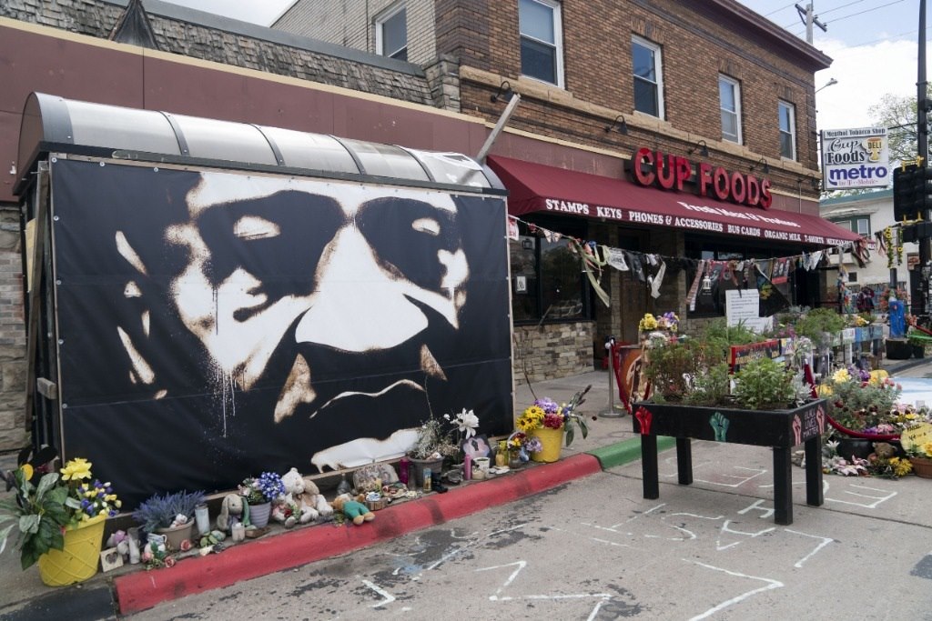 這是2022年5月22日在美國明尼蘇達州明尼阿波利斯市拍攝的弗洛伊德廣場。新華社記者劉杰攝