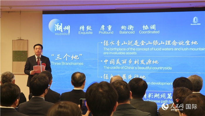 湖州市委書記陳浩介紹湖州市總體情況。（人民網(wǎng) 許可攝）