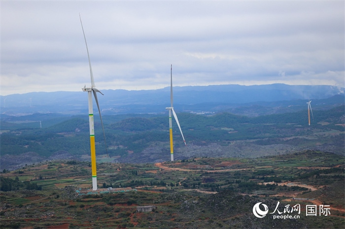 位于云南省曲靖市富源縣的富源西風電基地。（人民網(wǎng) 李發(fā)興攝）