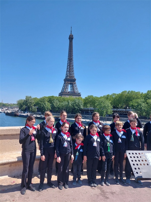 2.2023年5月，巴黎寶麗聲童聲合唱團(tuán)錄制歌曲《如果我去中國(guó)》。（圖片由受訪者提供）