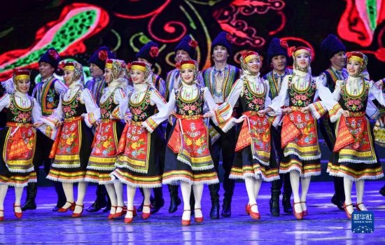 7月21日，哈薩克斯坦薩爾塔納國家舞蹈團(tuán)的演員在演出。