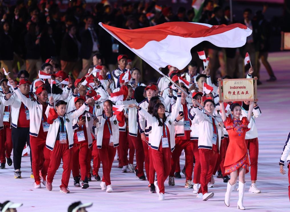 7月28日，印度尼西亞大學(xué)生體育代表團(tuán)在開幕式上入場。新華社記者張麗蕓攝