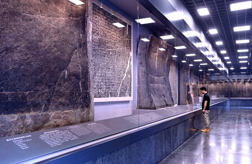 近日拍攝的陜西省漢中市博物館“石門十三品”陳列室。新華社記者 劉瀟 攝