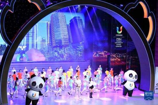 7月29日拍攝的聯(lián)歡會現(xiàn)場。新華社記者 張端 攝