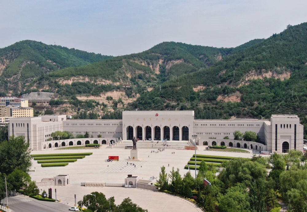 這是2023年6月27日拍攝的延安革命紀(jì)念館（無人機(jī)照片）。新華社記者 張博文 攝