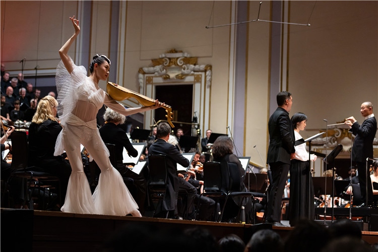 圖8月5日，2023愛丁堡國際藝術(shù)節(jié)開幕式音樂會《慈悲頌》的演出現(xiàn)場。藝術(shù)節(jié)組委會供圖