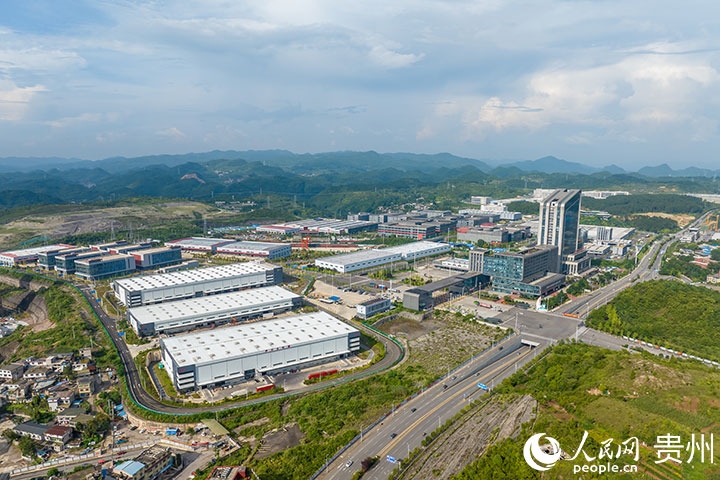 航拍貴陽綜保區(qū)。人民網(wǎng)記者 涂敏攝