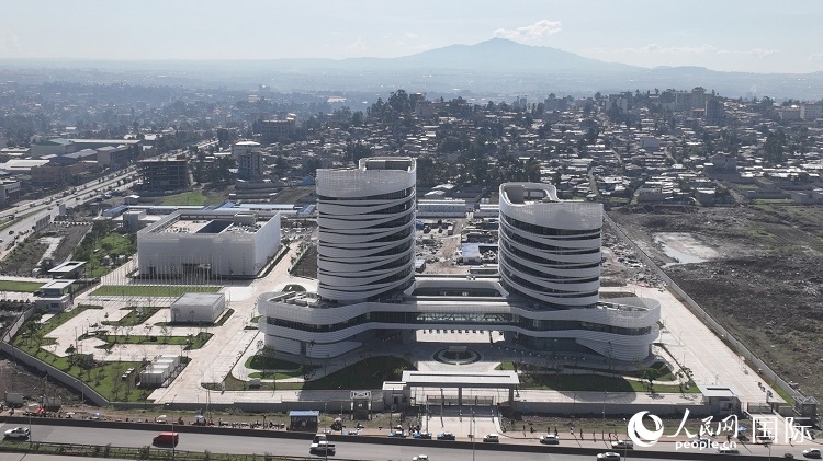 非洲疾病預(yù)防控制中心總部（一期）航拍。人民網(wǎng)記者 劉寧攝