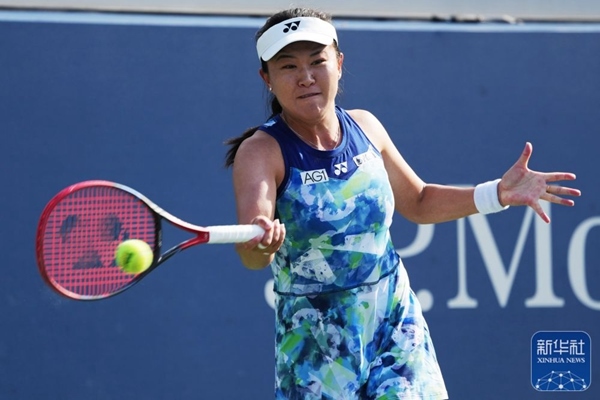 朱琳在比賽中回球。新華社記者 劉杰 攝