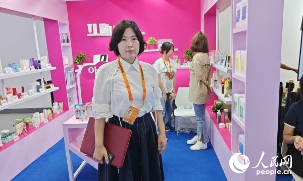 9月3日，韓國(guó)駐華大使館經(jīng)濟(jì)部參贊金至凰接受人民網(wǎng)記者采訪。人民網(wǎng)記者 趙雯博攝