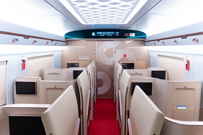 復(fù)興號(hào)亞運(yùn)智能動(dòng)車(chē)組列車(chē)。上海鐵路局融媒體中心供圖