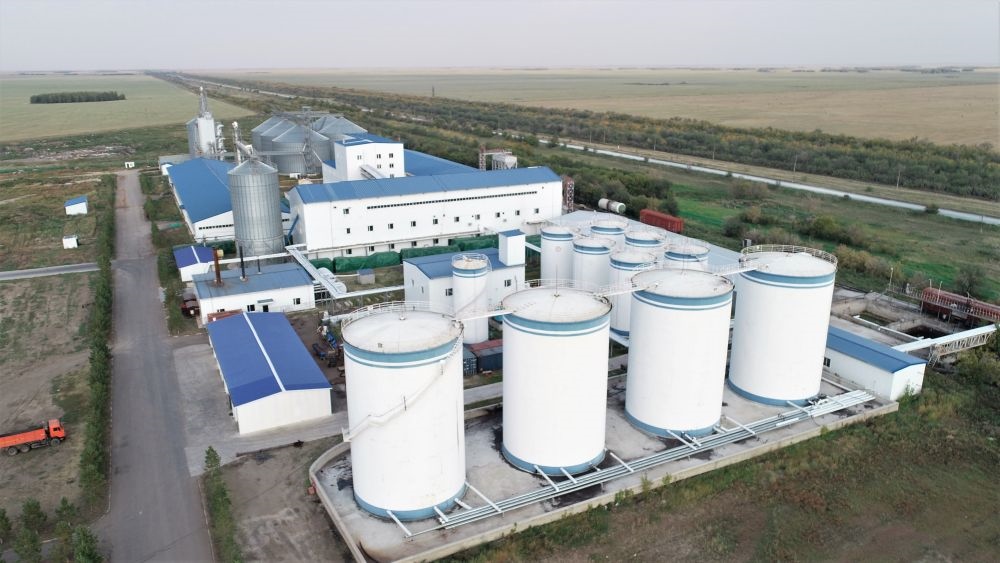 這是2022年9月2日在哈薩克斯坦北哈薩克斯坦州拍攝的愛(ài)菊農(nóng)產(chǎn)品物流加工園區(qū)（無(wú)人機(jī)照片）。新華社發(fā)（奧斯帕諾夫攝）