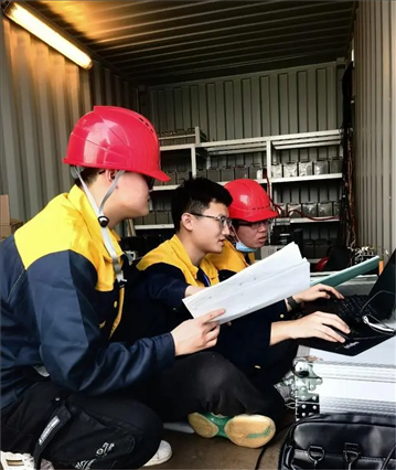 △2022年，長征十一號(hào)運(yùn)載火箭在我國黃海以“一箭五星”方式成功發(fā)射。哈爾濱工程大學(xué)船海結(jié)構(gòu)物安全與舒適性團(tuán)隊(duì)為發(fā)射船進(jìn)行結(jié)構(gòu)動(dòng)態(tài)監(jiān)測(cè)。