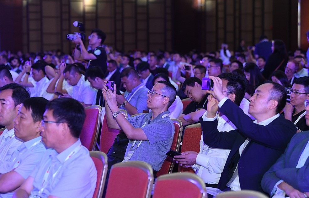 2023數(shù)字經(jīng)濟(jì)峰會(huì)·城市智能升級(jí)主題論壇現(xiàn)場(chǎng)。人民網(wǎng)記者 翁奇羽攝