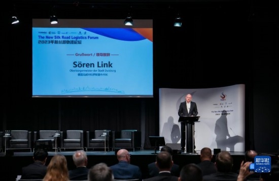 9月21日，在德國杜伊斯堡，杜伊斯堡市市長澤倫·林克出席2023新絲路物流論壇并致辭。新華社記者 張帆 攝