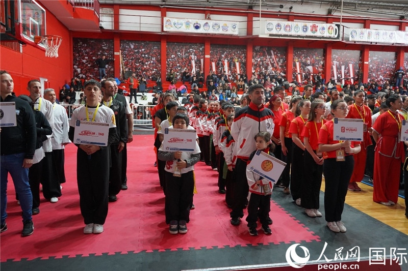 圖為開(kāi)幕式現(xiàn)場(chǎng)運(yùn)動(dòng)員入場(chǎng)儀式。人民網(wǎng)記者 許放攝