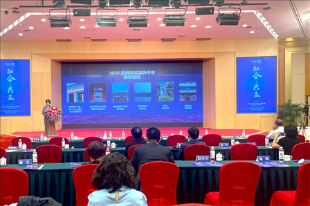 現(xiàn)場(chǎng)發(fā)布《2023旅游景區(qū)品牌傳播優(yōu)秀案例》。人民網(wǎng)記者 劉微攝