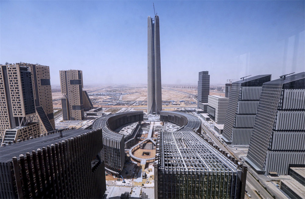 這是在埃及開(kāi)羅以東拍攝的建設(shè)中的新行政首都中央商務(wù)區(qū)（9月11日攝）。新華社發(fā)（艾哈邁德·戈馬攝）