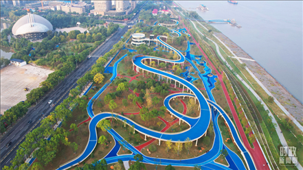 △俯瞰長江國家文化公園九江城區(qū)段。（總臺記者李海峰拍攝）