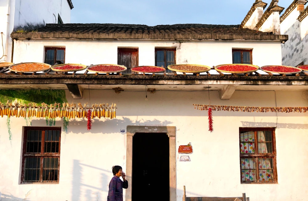 婺源縣王村石門自然村一角（2023年10月11日攝）。