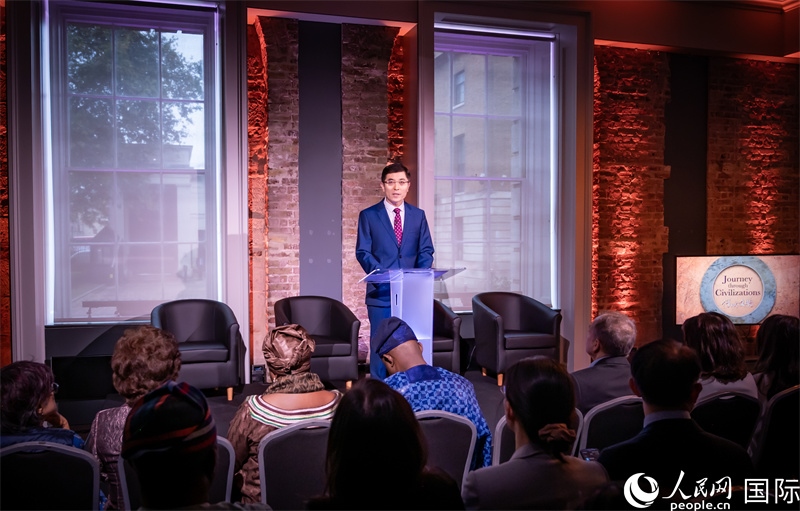 中國(guó)駐英國(guó)使館臨時(shí)代辦楊曉光致辭。人民網(wǎng) 郭錦標(biāo)攝