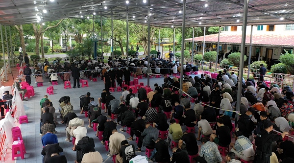 2349名電信網(wǎng)絡(luò)詐騙犯罪嫌疑人一次性移交我方。公安部供圖