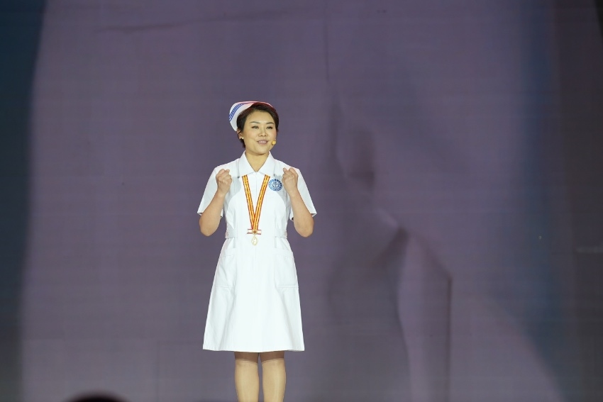 第49屆南丁格爾獎獲得者、四川大學(xué)華西醫(yī)院護理部主任蔣艷