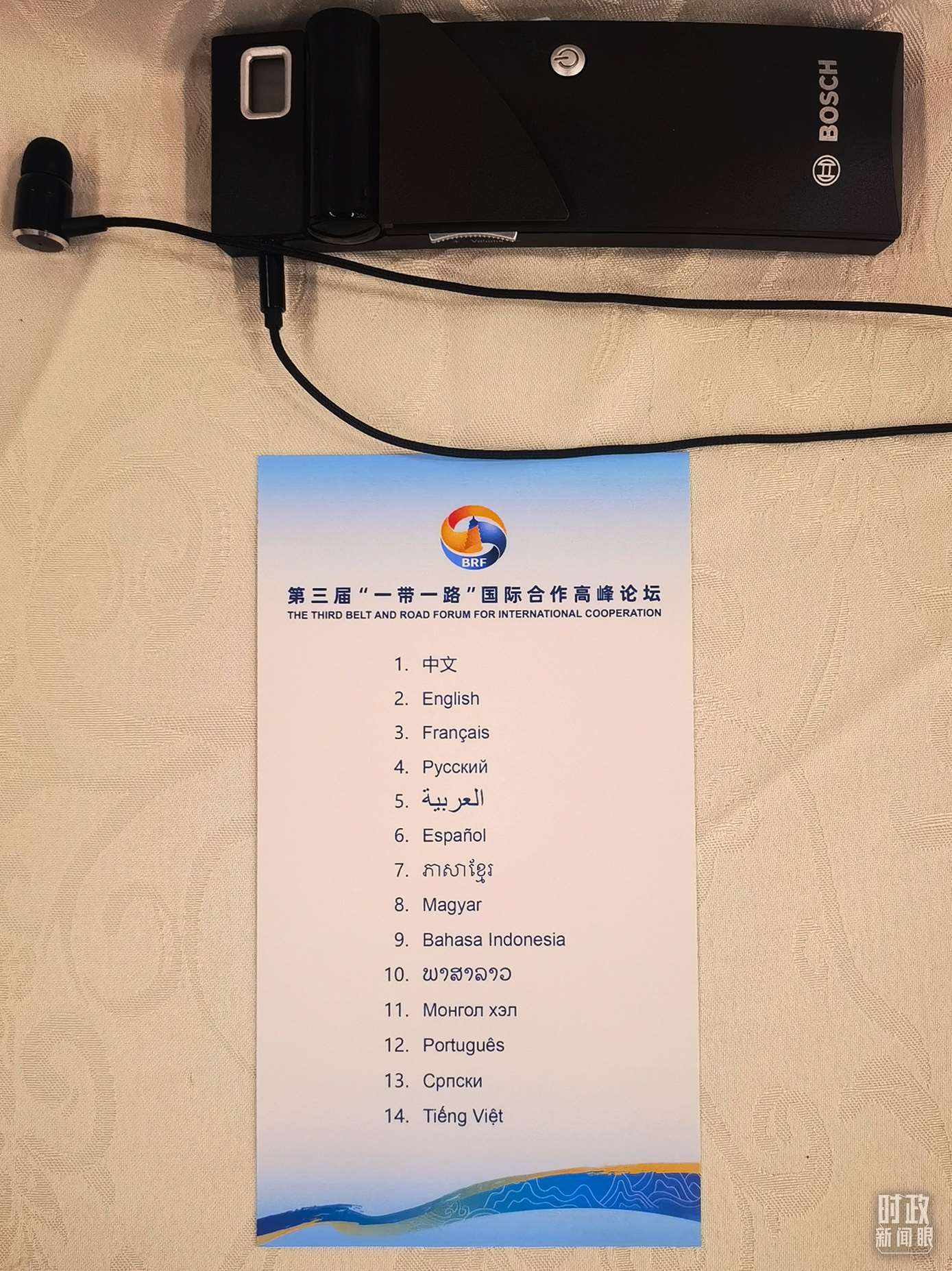 △開幕式現(xiàn)場提供14種語言的同聲傳譯。（總臺央視記者范學(xué)禹拍攝）