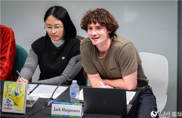 4、英國漢學(xué)家沈如風(fēng)對中國文學(xué)譯作的未來充滿期待。郭錦標(biāo)攝