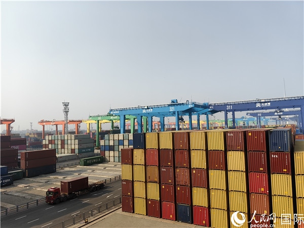天津港北疆港區(qū)C段智能化集裝箱碼頭。人民網(wǎng)記者 符園園攝