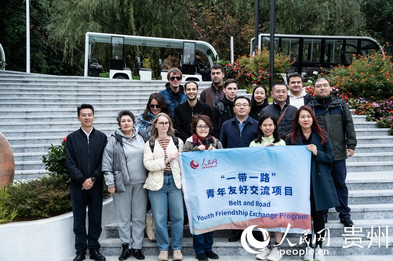 合影留念。人民網 陽茜攝