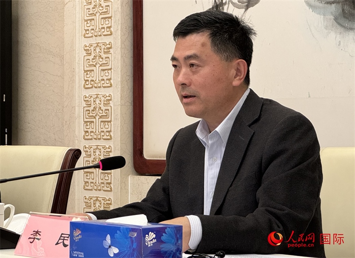 10月31日，歐美同學(xué)會(huì)秘書(shū)長(zhǎng)李民在第五屆中法文化論壇媒體吹風(fēng)會(huì)上講話。（人民網(wǎng) 謝瑩攝）